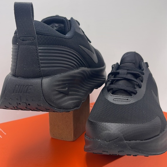 Nike WMNS Black Athletic Running Shoes Sleek Design NIKE PROMINA
FV6343-001 - Picture 7 of 16